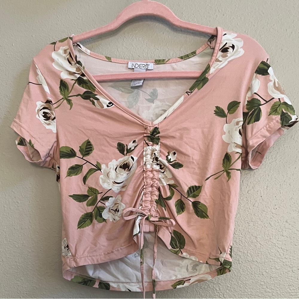 🌸Floral Ruched Crop Top – Soft Pink🌸